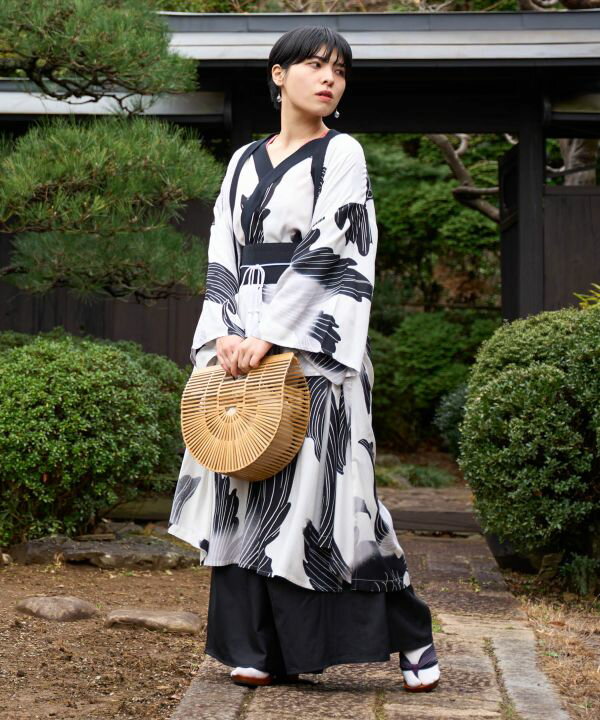 倭物やカヤ公式店 [【UVカット加工】たゆたう金魚長羽織] 和柄 和モダン 和服 レト...