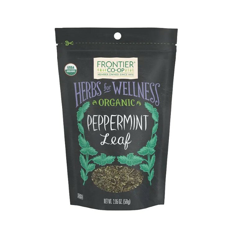 Frontier Co-opオーガニック ペパーミント リーフ ( Mentha x piperita ) は、ヨーロッパ原産の花を咲かせる多年草で、スペアミントとウォーターミントの交配種です。フロンティアコープのペパーミントリーフは、心地よい香りと清涼感のある爽やかな香りが特徴です。お茶をはじめ、あらゆる飲み物に爽やかなミント風味を加え、料理やミントティーによく使われます。太平洋岸北西部の高地砂漠地帯は、ペパーミントなどの天然ハーブの栽培に最適です。私たちは可能な限り生産者と直接面談し、高品質な植物原料の調達と健全な社会・環境活動の促進に努めています。Frontier Co-opの高品質なハーブと調味料を、便利な再封可能なパッケージでお試しください。スタンドアップバッグは、最終日も初日と変わらず新鮮な状態を保つよう作られています。中身をすくって再封するだけで、鮮度を閉じ込めることができます。再封可能で丈夫なバッグは、保管や取り出しに便利です。最良の状態でお届けするには、涼しく乾燥した場所に保管してください。