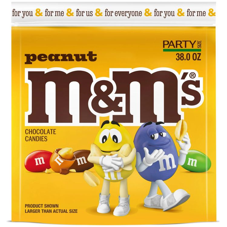 本物のミルクチョコレート、ローストしたピーナッツ、カラフルなキャンディシェルで作られた M&M'S ピーナッツ チョコレート キャンディは、満足感のあるナッツの歯ごたえのあるおいしいお菓子です。パーティーやあらゆるお祝いにぴったりのこのおいしいキャンディは、キャンディ ビュッフェやパーティーの記念品バッグに加えるのに最適です。次のお祝いやオフィス、焼き菓子、またはパントリーのストック用に 1 袋お買い求めください。M&M'S ピーナッツ チョコレート キャンディを手元に置いておくと便利です。 M&M'Sピーナッツチョコレートキャンディ38オンスパーティーサイズバッグ1個入り ローストピーナッツと本物のミルクチョコレートで作られたM&M'Sピーナッツチョコレートキャンディーは、パーティーで人気のキャンディーです。 このクラシックなチョコレートキャンディーには、ピーナッツクランチとカラフルなキャンディーシェルが入っています クッキーからトレイルミックスまで、M&M'Sピーナッツキャンディーはデザートにカラフルな楽しさを加えるのに最適です M&M'Sピーナッツキャンディーをまとめ買いして、オフィスにおいしいチョコレートの楽しみを詰め込みましょう。