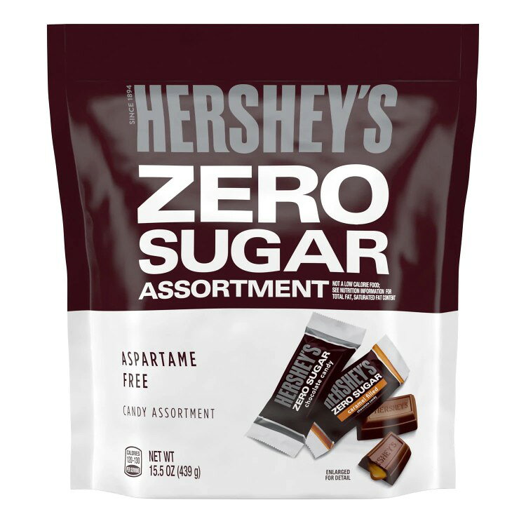 HERSHEY'S ゼロシュガーアソートチョコレートキャンディバー 15.5オンス バラエティバッグ 1個入り HERSHEY'Sのゼロシュガーチョコレートとキャラメルの詰め合わせキャンディーで、キャンディーディッシュ、ギフト、スモアゲームを次のレベルに引き上げましょう。 コーシャ、砂糖不使用、アスパルテーム不使用のチョコレートキャンディーバーのミックス。新鮮さが長持ちし、どんな冒険でも外出先でスナックとして食べられるように個別包装されています。 誕生日パーティー、記念日の集まり、新年のパーティー、卒業式のお祝いに、食事制限や砂糖を控えているスナック好きの方にぴったりのおいしいチョコレートキャンディーを添えて。 一年を通して、日常から季節の集まりまで、どこにでも持ち運べるおいしいスナックをお楽しみください。 HERSHEY'S ゼロシュガーチョコレートキャンディーバーとHERSHEY'S ゼロシュガーキャラメル入りチョコレートキャンディーバーが含まれます 大豆、乳製品を含む