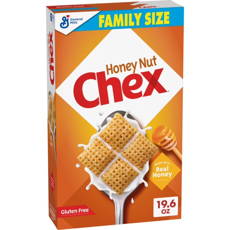「ハニーナッツ チェックス シリアル」は、本物のはちみつを使用し、サクサク食感の格子状フレークにやさしい甘さを加えた、グルテンフリーの朝食用シリアルです。家族みんなで楽しめるナチュラルな風味で、毎日の朝食タイムを美味しく彩ります。 1食あたり13gの全粒穀物を含み（1日あたりの推奨摂取量は48g）、12種類のビタミンとミネラルもバランスよく配合。高果糖コーンシロップ、人工香料、人工着色料は一切使用しておらず、健康を意識する方にも安心です。 ミルクをかけた定番の朝食はもちろん、スナックとしてそのまま食べたり、お弁当やリュックに入れて外出先での間食にも便利。自家製のシリアルバー作りにもぴったりです。 内容量は19.6オンスのファミリーサイズ。いつでも手軽に楽しめる保存しやすいパッケージで、毎日の朝にうれしい甘さをプラスしてくれます。