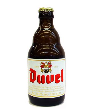 デュベル 8.5% / 330ml 『世界一魔性を秘めたビール』と称される ゴールデンエールの最高峰！ 1918年以来、独自の酵母を用いたオリジナルなレシピが現在も守られ、2ヵ月にわたる長い熟成と瓶内2次発酵がその繊細な香りと絶妙な苦味を生み出します。 高いアルコール度数ながらも、芳醇な甘味とコクがとてもバランス良く滑らかにまとまっているため、まったくアルコール感が気になりません。 日本でも良く飲まれている、ラガータイプと同じような黄金色でありながら、その秘めたる味わいの深さは一線を画します。 世界が認める美味しさ、味わいの奥深さ、そして飲み易さと3拍子揃ったベルギービールを代表する銘柄で、ベルギービールへの入門編としても最適！ 担当者イチオシのベルギービールです！