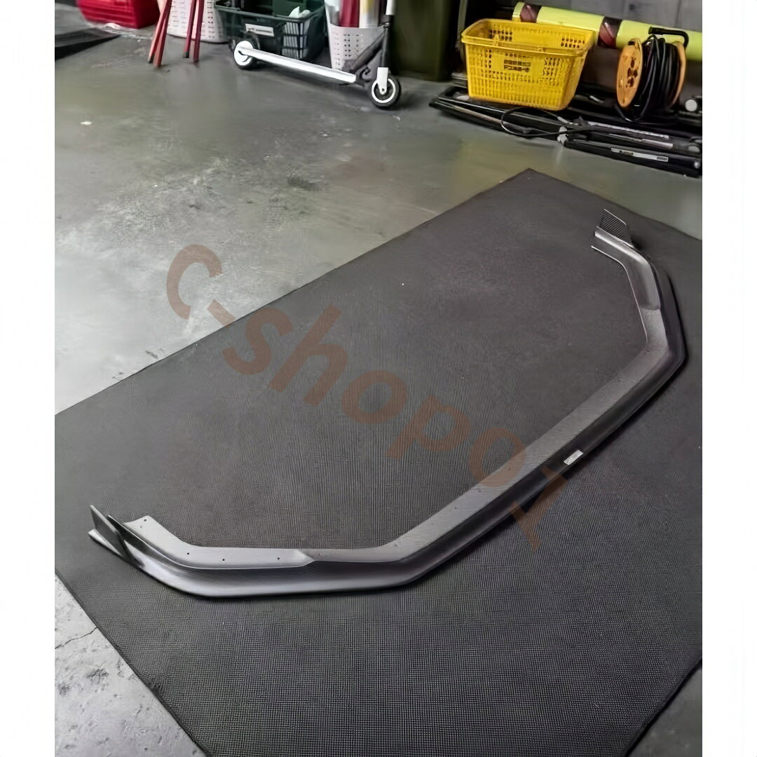 商品詳細 ★状態：新品未使用 【適合車種】 ホンダ シビック タイプR FL5 専用対応 ※年式・車両仕様により適合性が異なる場合がございます。取り付け前に必ず車両の形状をご確認ください。 【商品特徴】 ▲ ドライカーボン製 × 高級マット仕上げ × 優れた空力効果 × 愛車ドレスアップ ▲ 高品質ドライカーボンを採用し、軽量性と高剛性を両立させています。マット仕上げにより、低調かつ高級な質感を実現し、他のカーボン製品と差別化を図れます。 1. 過激なドレスアップ効果：PTISMスタイルのシャープでアグレッシブなデザインを採用。純正フロントバンパーの印象を根本的に変え、ワイド＆ローな迫力あるフロントマスクを実現し、愛車の個性を最大限に引き出します。 2. 抜群の存在感と高級質感：表面は3K綾織ドライカーボンで仕上げ、マット調の外観により独特の雰囲気を演出。UVカットクリアコーティングを施工しており、紫外線による変色を防ぎ、長期間にわたって美しい外観を維持できます。深みのあるマット質感が、愛車をさらに高級感に引き立てます。 3. ダイレクトフィット（専用設計）：ホンダ シビック タイプR FL5 専用に設計・製造されています。フロントバンパーの形状に合わせて精密に加工されているため、取り付け後の隙間や歪みが極めて少なく、純正部品と同等のフィット感を実現します。 4. 数量：1台分（完成品1セット） 5. 取り付け：専門の整備士またはカスタムショップによる設置を強く推奨します。適切な取り付けにより、商品の性能と耐久性を最大限に発揮できます。 ※ドライカーボンは、湿式カーボンに比べて軽量で剛性が高く、質感に優れた特徴があります。マット仕上げは指紋がつきにくく、日常のメンテナンスも容易です。 当店では多数の自動車部品を取り扱っております。 何かございましたら、お気軽にお問い合わせください。