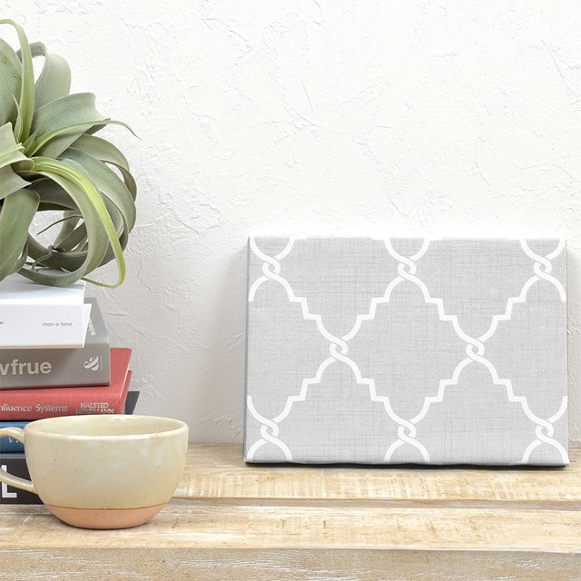 Rakuten - ファブリックパネル Sサイズ 18cm×26cm モロッコパターン グレー シンプル シック 花 玄関 おしゃれ ファブリックボード シンプル 壁掛け 壁飾り ウォールパネル アート 布 パネル インテリア ファブリックアート かわいい