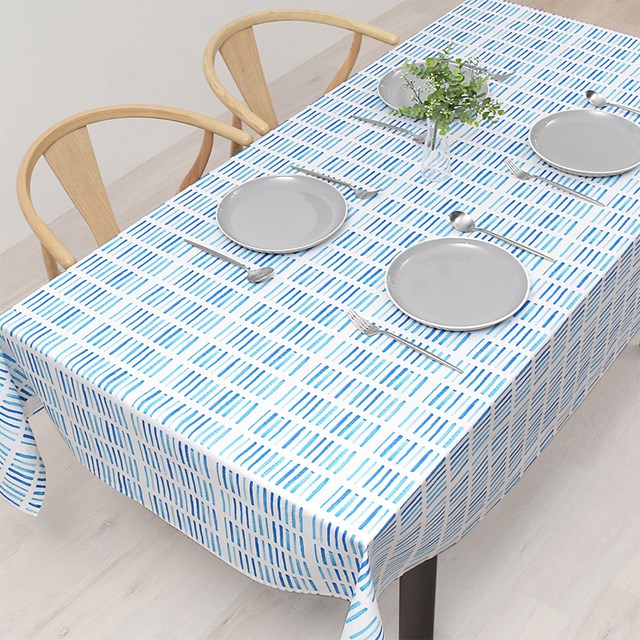 Rakuten - テーブルクロス 142cm×210cm スタンダードタイプ 綿100% ブルーサーフ ストライプ マリン ブルー おしゃれ キャンプ キャンプ用 BBQ アウトドア テーブルマット 食卓カバー ダイニングテーブル テーブル 食卓 長方形 ダイニング シンプル カバー 汚れ防止 高級