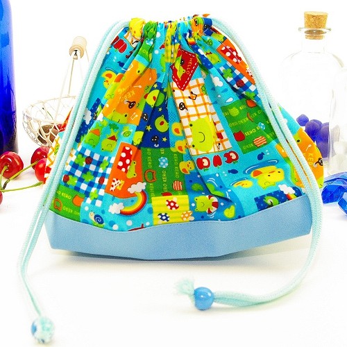 巾着・中 お弁当入れ・お弁当袋 　わくわく楽しいカエルパーク × 帆布・水色　日本製【ランチバッ...