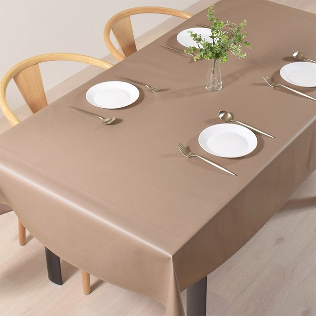 Rakuten - 【SALE_21%OFF】テーブルクロス 120×150cm ラミネート 無地オックス サンドベージュ 無地 シンプル 防水 ビニール おしゃれ キャンプ BBQ アウトドア テーブルマット 食卓カバー ダイニングテーブル テーブル 食卓 長方形 ダイニング
