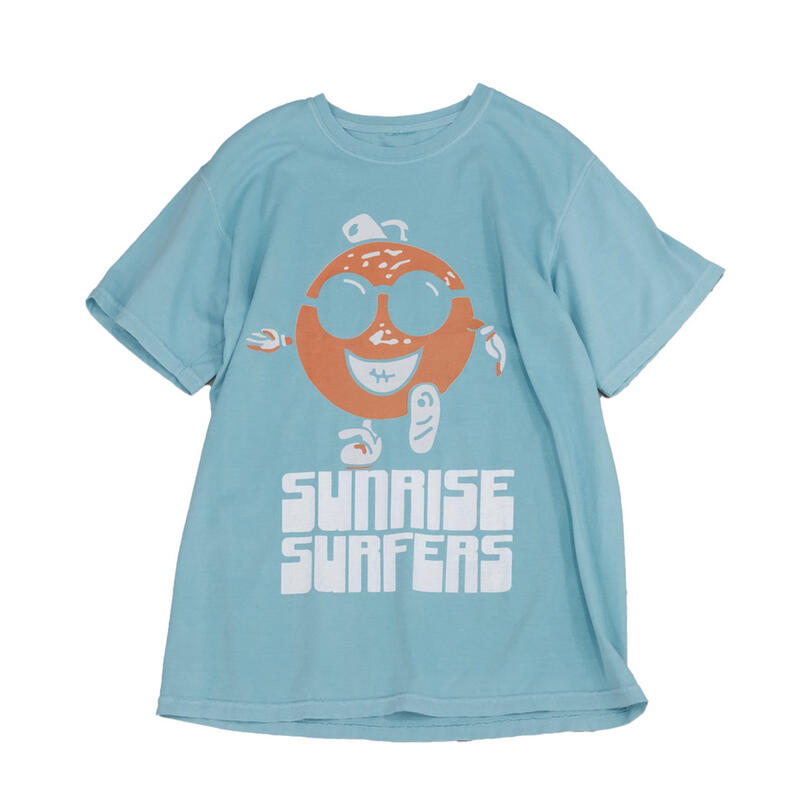 SURF IS DEAD / サーフイズデッド Sunrise Surfers T Blue Tシャツ 半袖 オレンジ MENS メンズ LADIES レディース ユニセックス 送料無料　　当店通常価格：8,250円(税込)