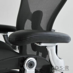 HM_AER-04HermanMillerハーマンミラーアーロンチェアリマスタードAeronChairsRemasteredグラファイトカラーフレーム/ポリッシュベースBサイズ(AER1B23DFALPG1CDCDDC1231032109)【送料無料】