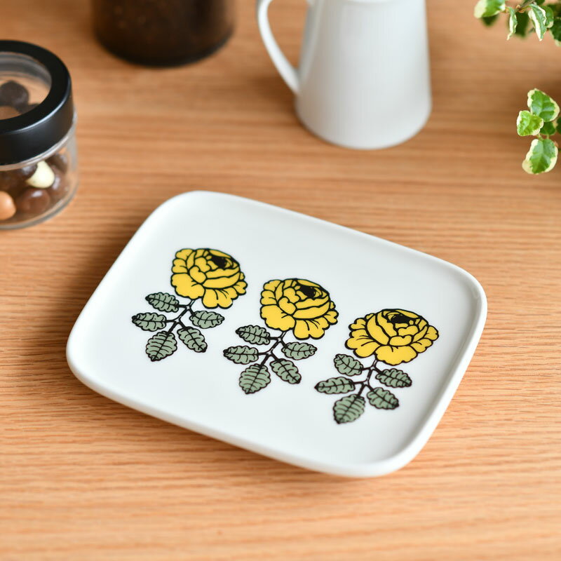 マリメッコ プレート 15×12cm 角皿 ヴィヒキルース イエロー marimekko Vihkiruusu サフランイエロー おしゃれ かわいい 人気のサムネイル