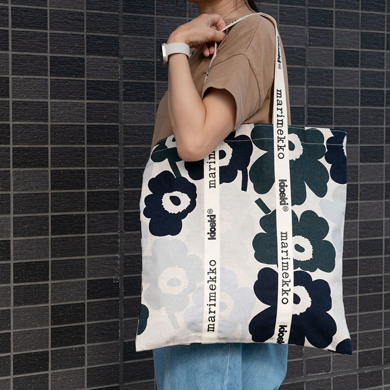 マリメッコ トートバッグ ウニッコ キオスキ ネイビー×ライトブルー 日本限定 marimekko kioski Carrier Midi Unikko おしゃれ 送料無料 _mcpのサムネイル