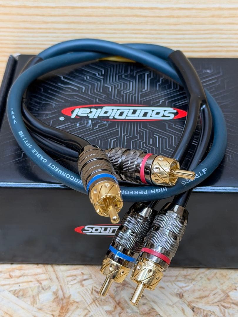 RCAケーブル All Tribes DS0.60M ステレオ ケーブル RCA (60cm) OFC DS0.60MステレオRCAケーブル パッケージ内容 ・ステレオRCAケーブル　1個 ・長さ: 60cm ・線材: OFC ・アルミシールドケーブル RCAスピーカーケーブル All Tribes Interconnect/ High Performance Cables. High Quality Ultra Flexible Wire made By 100% OFC ※注意点※ 海外輸入品となるため商品の箱に汚れや傷、凹み等がある場合があります。 商品自体は新品、未使用になります。 ご理解の程よろしくお願い致します。 取り付け後の商品の不具合につきましては、ご対応致しかねます。 ※取り付けは専門ショップで行う事を推奨致します。RCAケーブル All Tribes DS0.60M ステレオ ケーブル RCA (60cm) OFC DS0.60MステレオRCAケーブル パッケージ内容 ・ステレオRCAケーブル　1個 ・長さ: 60cm ・線材: OFC ・アルミシールドケーブル RCAスピーカーケーブル All Tribes Interconnect/ High Performance Cables. High Quality Ultra Flexible Wire made By 100% OFC ※注意点※ 海外輸入品となるため商品の箱に汚れや傷、凹み等がある場合があります。 商品自体は新品、未使用になります。 ご理解の程よろしくお願い致します。 取り付け後の商品の不具合につきましては、ご対応致しかねます。 ※取り付けは専門ショップで行う事を推奨致します。