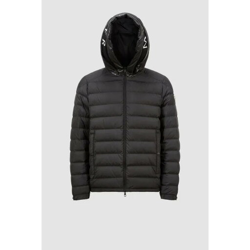 2025春夏 MONCLER モンクレール メンズPIUMINO CORTO CHEVRERIE CON CAPPUCCIOダウンジャケット【nero 】【送料無料】【正規品】 2025春夏 MONCLER モンクレール メンズPIUMINO CORTO CHEVRERIE CON CAPPUCCIOダウンジャケット【nero 】【送料無料】【正規品】