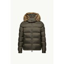 2025/26秋冬 MONCLER モンクレール メンズPIUMINO CORTO MAYAF CON CAPPUCCIOダウンジャケット【verde oliva 】【送料無料】【正規品】