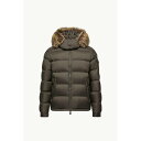 2025/26秋冬 MONCLER モンクレール メンズMAYAF SHORT DOWN JACKET WITH HOODダウンジャケット【Verde Oliva 】【送料無料】【正規品】