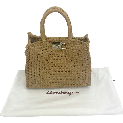 Salvatore Ferragamo フェラガモ スタジオバスケットバッグ ガンチーニ ハンドバッグ ブラウン系 A1 【中古】 Salvatore Ferragamo フェラガモ スタジオバスケットバッグ ガンチーニ ハンドバッグ ブラウン系 A1 【中古】