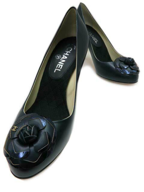 CHANEL カメリア パンプス カーフ BLEU/MARINE (ネイビー系） ＃38 1/2 C 未使用【中古】のサムネイル