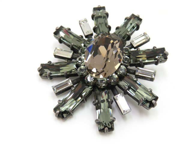 FOXEY　Brooch ”LADY PLANT”　美品 【中古】