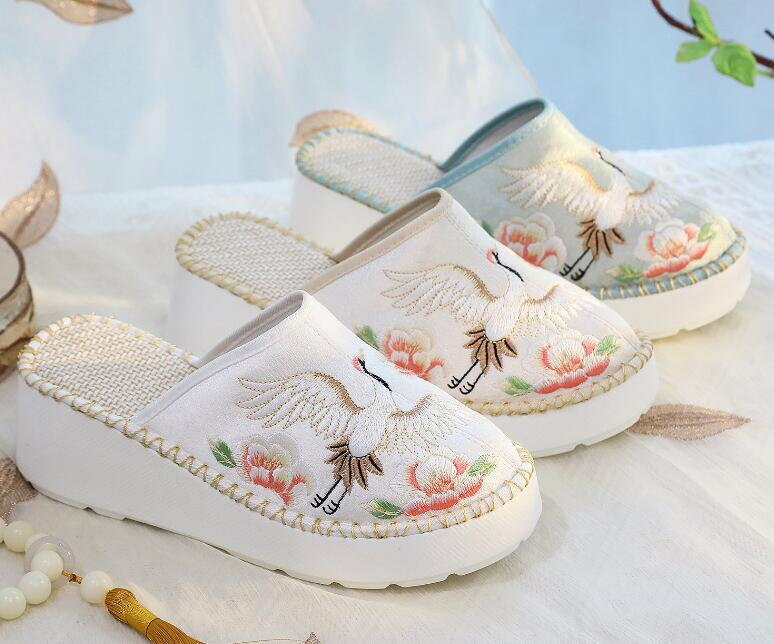 レディースチャイナシューズ サンダル パンプス 厚底　中華靴 中華シューズ 鶴と花刺繍スリッパ エスニ..