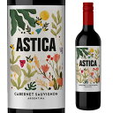 ブラックベリーやナツメグ、甘草などのスパイスのアロマ。冷涼なアンデス山麓に咲く花のようなフローラルさと、まろやかな口当たりが特徴のワインです。英字表記TRAPICHE ASTICA CABERNET SAUVIGNON生産者トラピチェ生産国アルゼンチン地域1メンドーサタイプ・味わい赤/辛口葡萄品種カベルネソーヴィニヨン100％内容量(ml)750※画像はイメージです。ラベル変更などによりデザインが変更されている可能性がございます。また画像のヴィンテージと異なる場合がございますのでヴィンテージについては商品名をご確認ください。商品名にヴィンテージ記載の無い場合、最新ヴィンテージまたはノンヴィンテージでのお届けとなります。※径が太いボトルや箱付の商品など商品によって同梱可能本数が異なります。自動計算される送料と異なる場合がございますので、弊社からの受注確認メールを必ずご確認お願いします。（マグナム以上の商品は原則同梱不可）※実店舗と在庫を共有しているため、在庫があがっていても完売のためご用意できない場合がございます。 予めご了承くださいませ。　l赤l　l単品l　l辛口l　l750mll　lアルゼンチンl　lカベルネソービニヨンl　ワインワインセット赤ワイン白ワインスパークリング＜＜その他トラピチェシリーズはこちら＞＞
