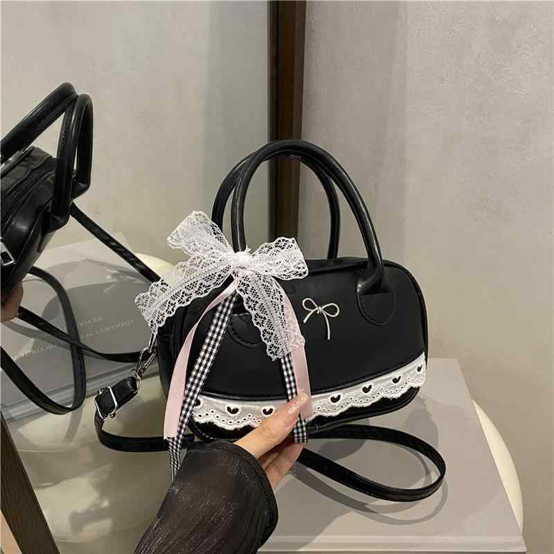 枕型ショルダー斜め掛けバッグ レディース 春夏 高級感 個性的 トレンド ユニークデザイン おしゃれ 普..