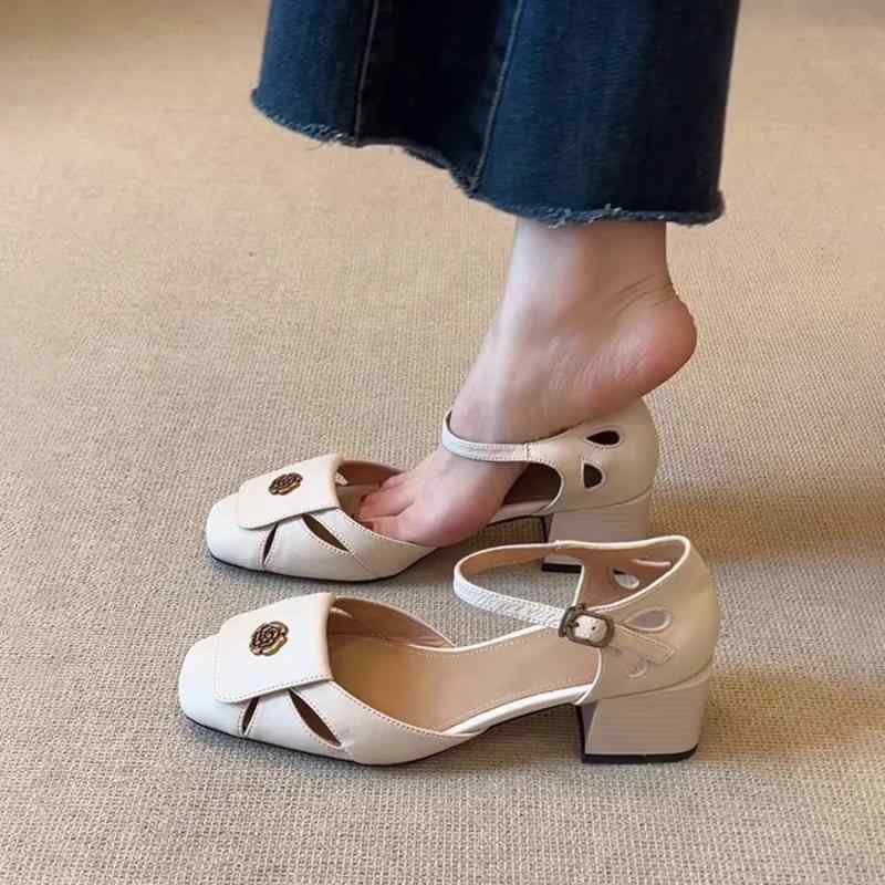 サンダル レディース 春夏 レトロ スクエアトゥ 羊革 ソフトアッパー カットアウト 太ヒール 包頭 高級感 普段使い 通勤用 快適 履き心地