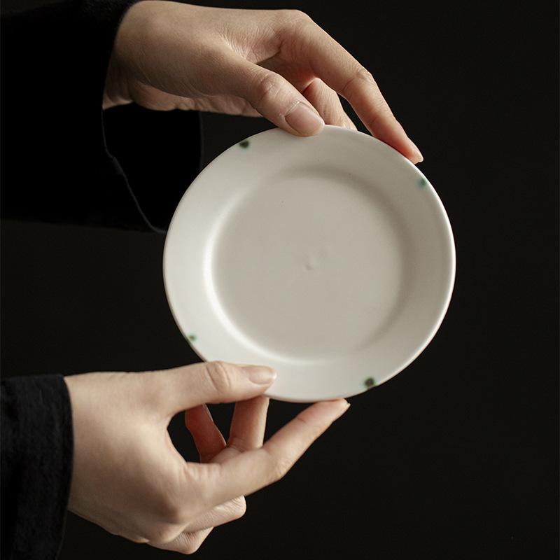茶道具 茶盤 茶托 トレー プレート 陶磁器 ハンドメイド 白磁 白釉 断熱 耐熱 円形 丸型 上品 シンプル モダン おしゃれ 和風 アジアン雑貨 中国茶 蓋碗置き キッチン用品 ホワイト