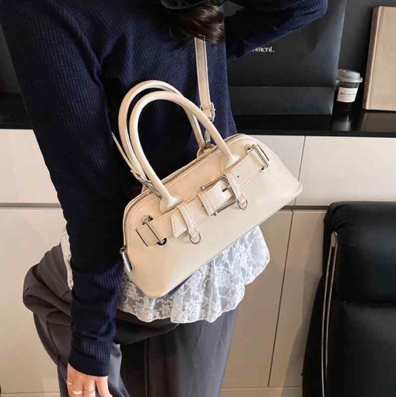 鞄 レディース 本革 レトロ シェル型 3wayバッグ ハンドバッグ ショルダーバッグ 斜め掛けバッグ 通勤用 普段使い 高級感 上品 軽量 大人女子 カジュアル