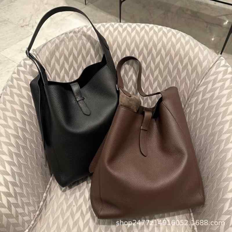 鞄 レディース ホーボー バケットバッグ ショルダーバッグ トートバッグ 本革 牛革 大容量 シンプル 上品 高級感 通勤用 普段使い ブラック