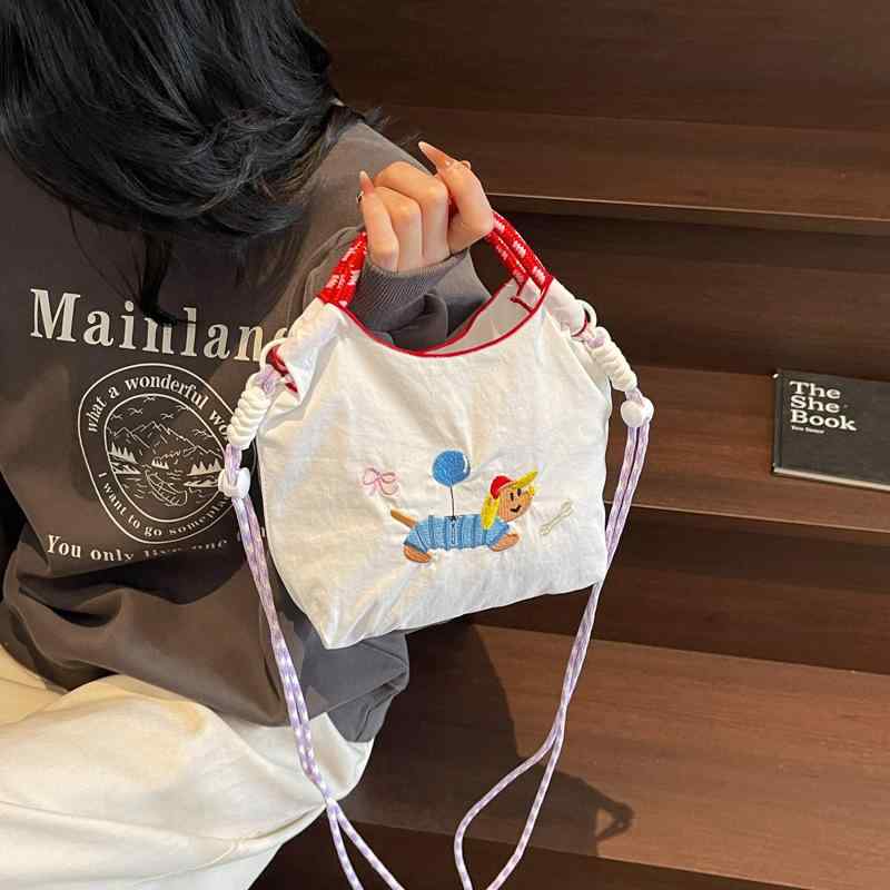 レディース トートバッグ ハンドバッグ ショルダーバッグ 斜めがけ 肩掛け 2WAY 軽量 刺繍 布製 カジュアル おしゃれ かわいい 大人可愛い トレンド 韓国ファッション 普段使い 旅行 お出かけ デイリー 万能 合わせやすい シンプル 鞄 カバン