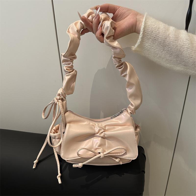 ・カラー: ブラック、レッド、ピンク、シルバー、ブラウン・スタイル: 都市シンプル・素材: PU・バッグスタイル: 小方包・サイズ: 小・流行要素: プリーツ、ステッチ・裏地: ポリエステル・形状: 横型方形・開閉: ジッパー・内部構造: ...