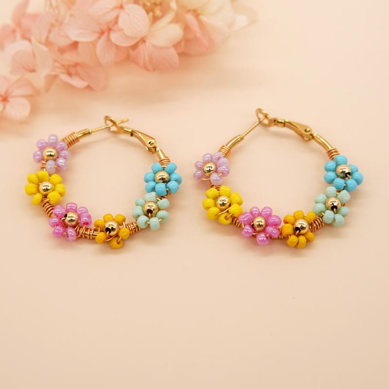 レディース ピアス イヤリング デイジー フラワー 小花 パール シードビーズ カラフル ボヘミアン 上品 高見え シンプル 華奢 大人可愛い カジュアル リゾート 春夏 普段使い アクセサリー ジュエリー