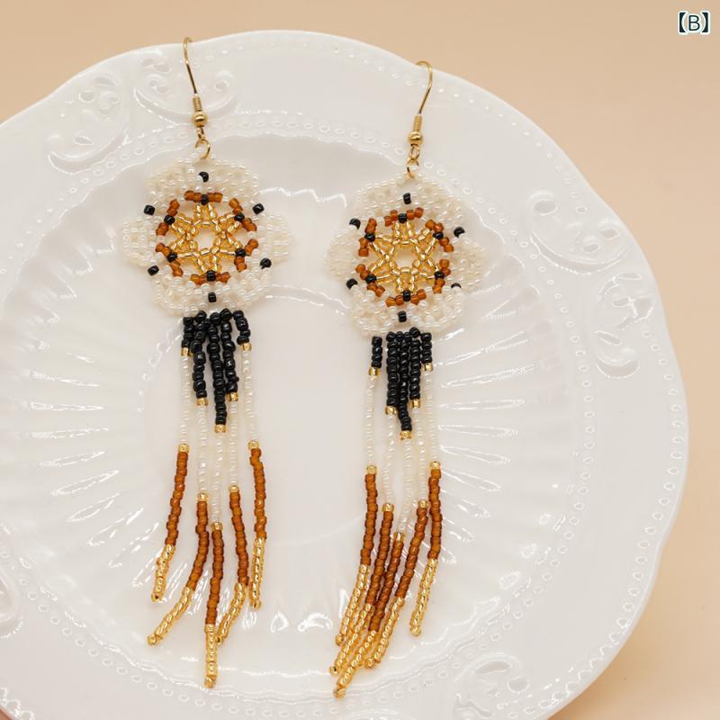 くらしのセロネのレディース ピアス イヤリング ジルコニア ビーズ フラワー 花 編み込み 大ぶり ロング 揺れる レトロ アンティーク調 上品 高見え 大人可愛い きれいめ パーティー 結婚式 二次会 華やか 存在感 アクセサリー ジュエリー 耳飾り｜アングル3