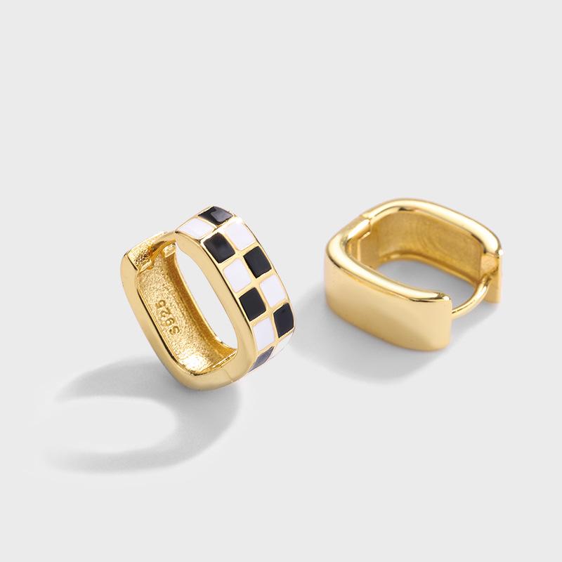 イヤリング レディース 純銀 開口型 銀針 アレルギー対応 高級感 黒白 樹脂 チェスボード柄 イヤーカフ..