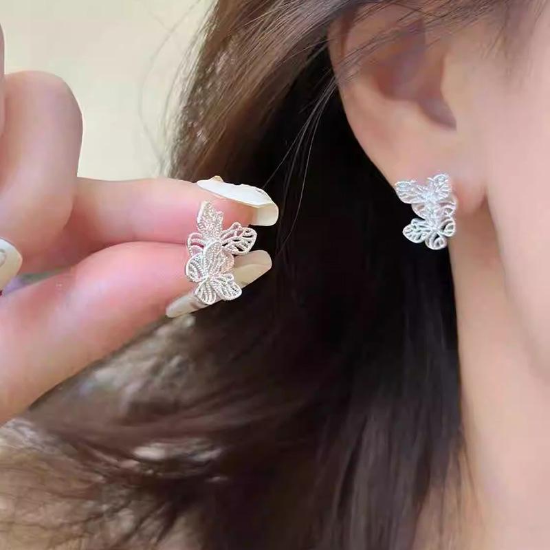 イヤリング 女性用 蝶 モチーフ 透かし シルバー かわいい 韓国風 汎用 高級感
