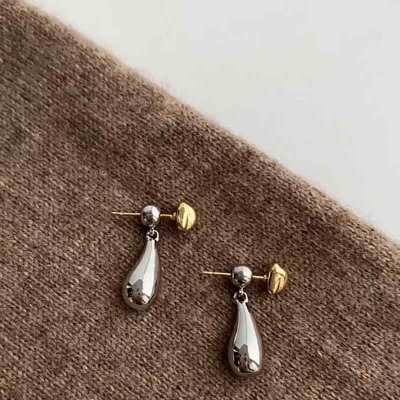 イヤリング 水滴型 シンプルデザイン 銀 耳飾り ピアス 日常用 普段使い 軽量 百搭