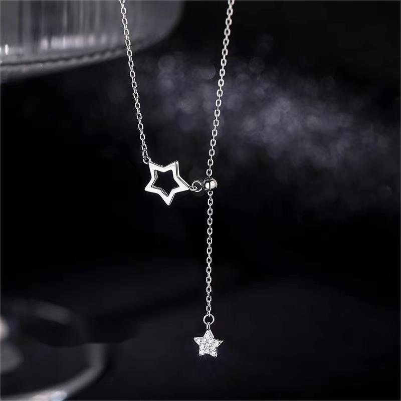 Rakuten - ネックレス 女性用 星モチーフ 五角星 高級感 デザイン 伸縮 調整可能 鎖骨チェーン 純銀 軽量