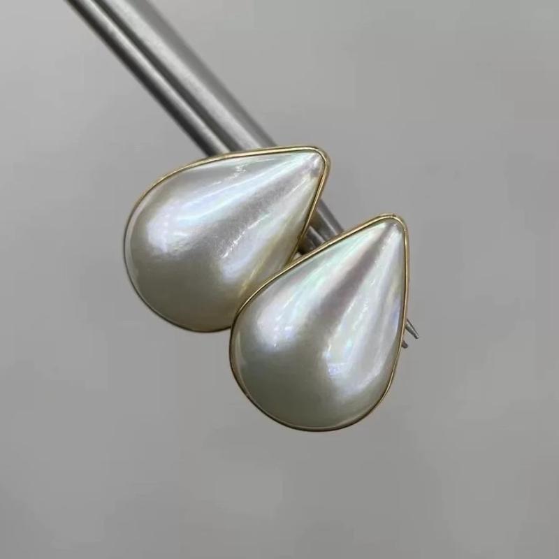 Rhodolite - ピアス イヤリング ピンク 貝殻 水滴型 シルバー 白 スタッド レディース アクセサリー 普段使い