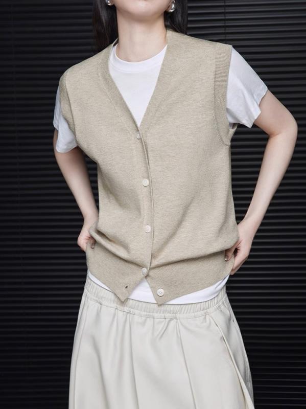 レディース ベスト ジレ Vネック ノースリーブ 前開き フレンチスタイル 上品 デザイン きれいめ レイヤード 重ね着 大人可愛い 秋 アプリコット ベージュ