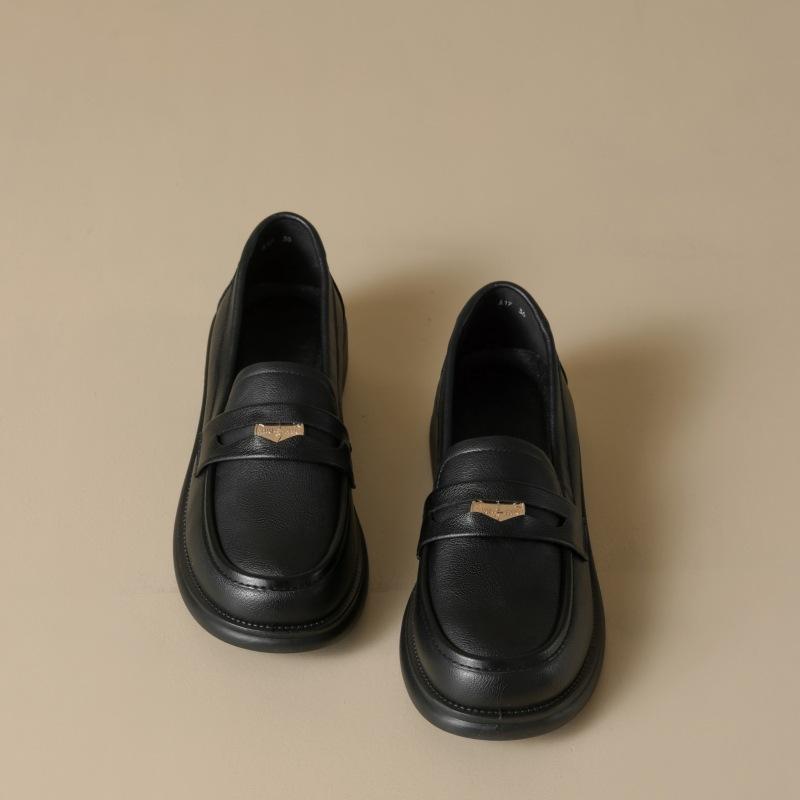 レディース ローファー 本革 太ヒール 中ヒール 柔らかい底 柔らかい面 深口 金貨モチーフ 普段使い シ..