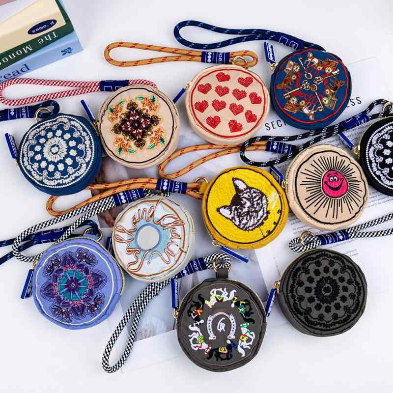 乐天商城 - キーホルダーバッグ レディース 刺繍 ナイロン 小銭入れ 鍵収納 イヤホンケース 日常使い ブラック アイボリー ピンク