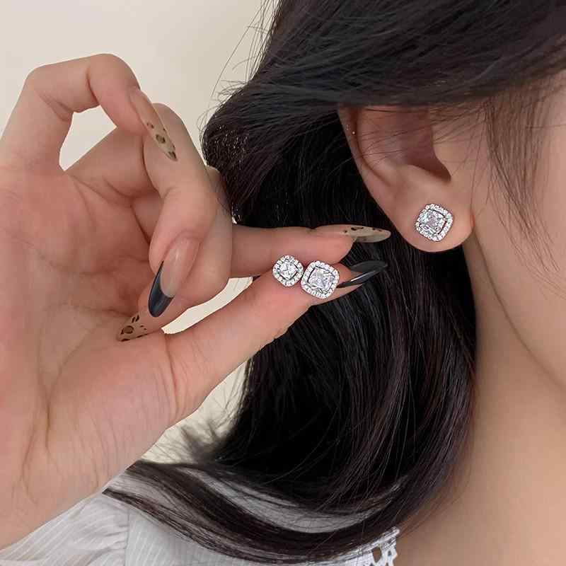 Other - イヤースタッド レディース スタッドピアス ジルコニア キューブ型 高級感 シルバーアクセサリー ユニークデザイン 汎用性 インスタ風 軽量