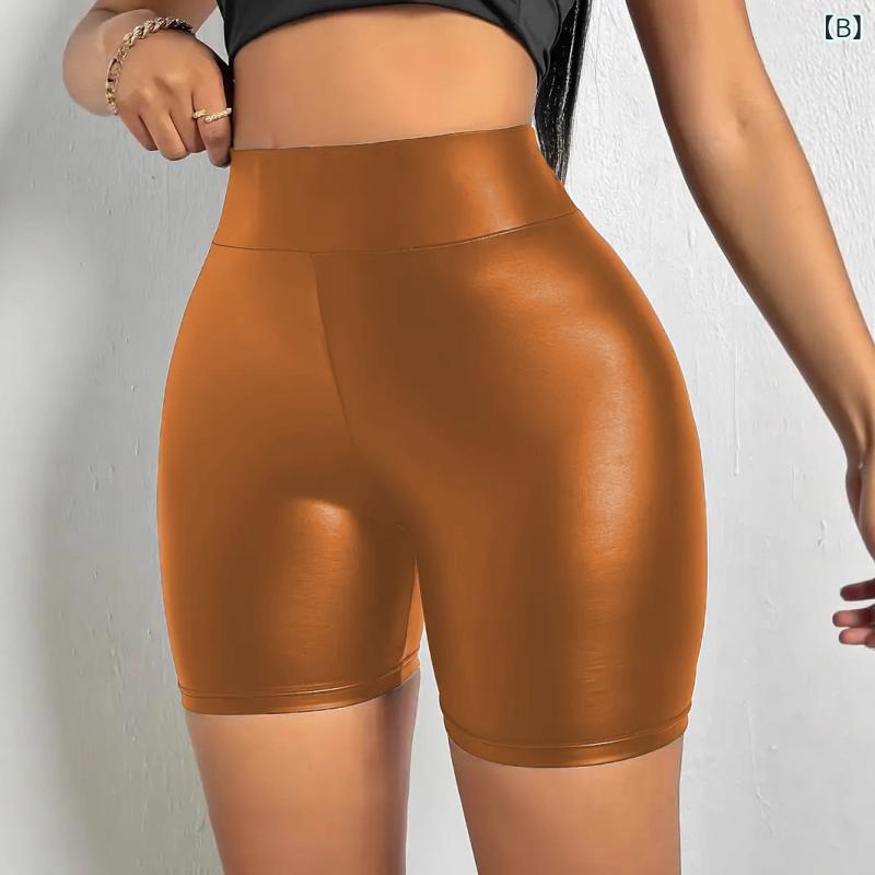 くらしのセロネのレディース ショートパンツ ハーフパンツ フェイクレザー パンツ PUレザー 合皮 五分丈 膝丈 セクシー かっこいい スタイルアップ 美脚 夜遊び クラブ ダンス 衣装 イベント トレンド モード系 ブラック 秋冬 春｜アングル3