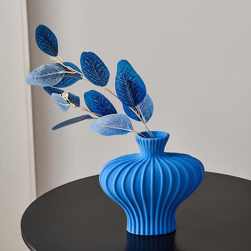 Rakuten - 花瓶 侘び寂び風 生け花用 陶器 植毛加工 クライン ブルー ダイニング 玄関 置物 工芸品