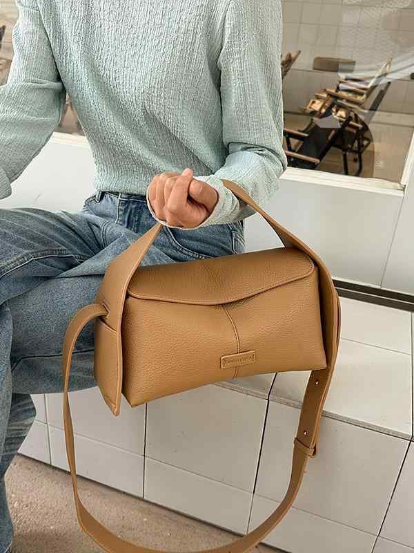 バッグ レディース ショルダーバッグ 鞄 高級感 大容量 ブラック アイボリー ピンク 普段使い 軽量