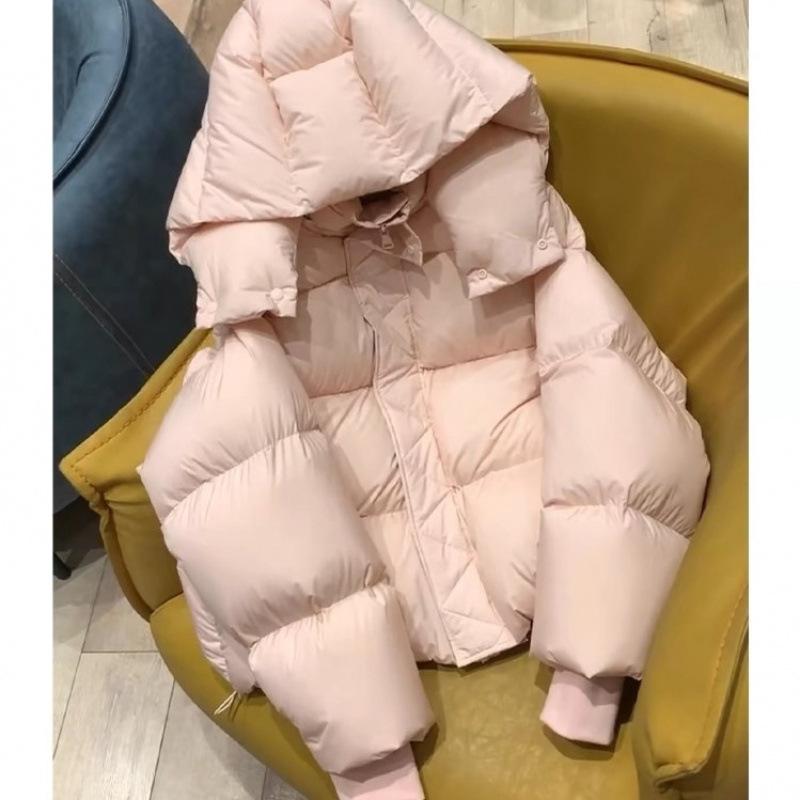 ・詰め物: ホワイトダックダウン・ダウン含有率: 51%～55%・厚み: 中厚・生地: ポリエステル・主生地成分: ポリエステル・主生地成分含有率: 30%以下・シルエット: ゆったり型・着丈: 普通款(50cm＜着丈≤65cm)・袖丈: 長袖・前立て: 無扣・色: ピンク,ブラック,オフホワイト,ブラウン・サイズ: S(40-50kg),M(50-55kg),L(55-60kg),XL(60-69kg)・対象年齢段: 成人・対象性別: 女性・袖型: 普通袖・ダウン量: 50g以下