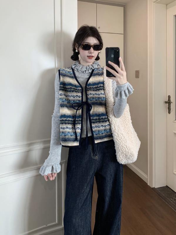 ・着丈: 普通 (50-65cm)・襟型: Vネック・柄: ストライプ, チェック・ディテール: スプライス・主素材: アクリル 50-70%・副素材: スパンデックス 30%未満・色: グレー, ネイビー・サイズ: フリーサイズ・前立て: 紐・スタイル: レトロ・対象年齢: 成人・対象性別: 女性・フィット: ルーズ・タイプ: ベスト