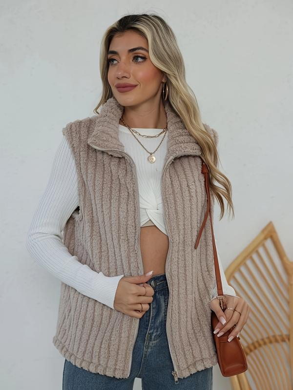 ・カテゴリ: ベスト・着丈: ミドル(50-65cm)・襟型: スタンドカラー・柄: 無地・ディテール: ジッパー・素材: コーラルフリース・成分: ポリエステル95%以上・色: カーキ・サイズ: S,M,L,XL・対象: 成人女性・シルエット: ルーズ・スタイル: カジュアル