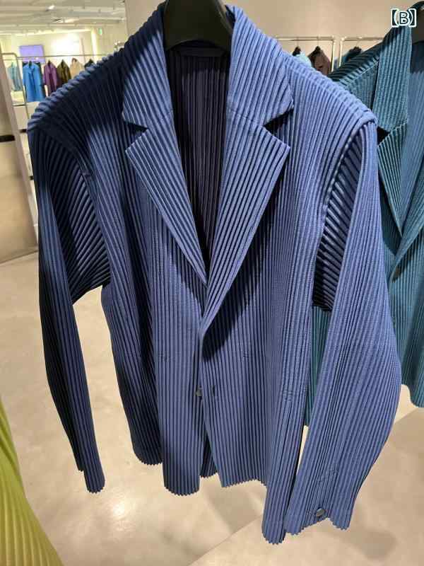 メンズ プリーツ加工 スーツジャケット 長袖 アウター ラペル ゆったり カジュアル 洗練デザイン ビジネス カジュアル コーディネート 軽量 素材 通勤 向け スタイリッシュ シルエット