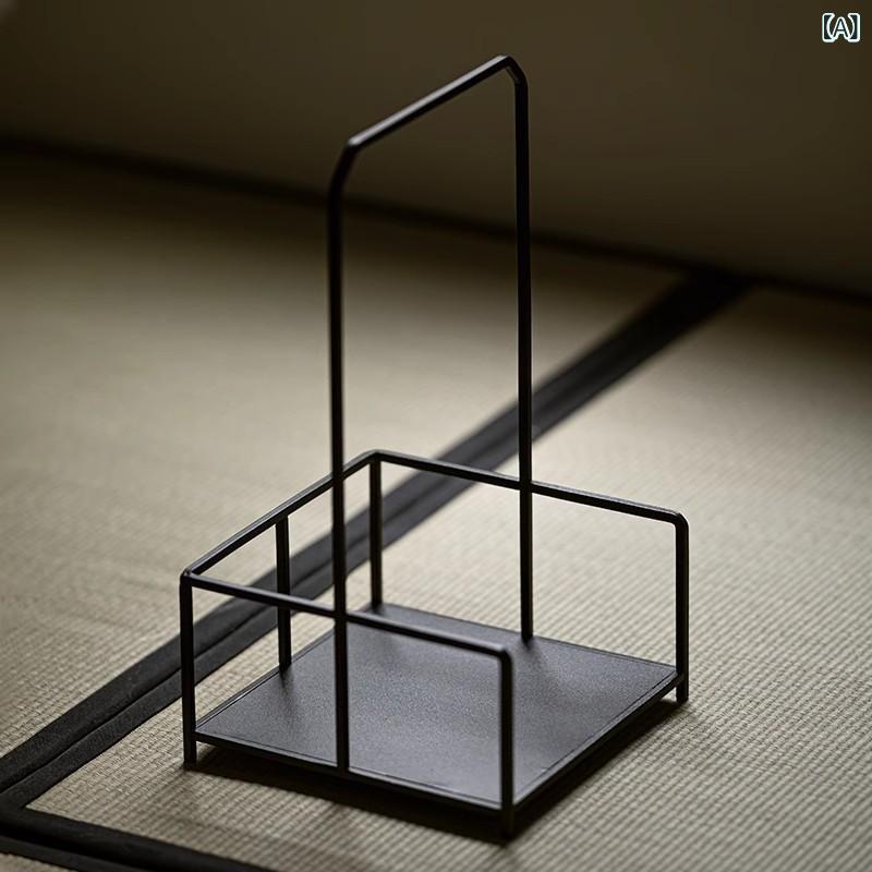 くらしのセロネの茶道具 五徳 敷板 涼炉架 鋳鉄製 アイアン ハンドメイド 断熱 遮熱 耐熱 丈夫 炭炉 電陶炉 対応 置台 花台 インテリア アンティーク 上品 和モダン 茶道 茶器 キッチン雑貨 配膳用品 伝統的 ブラック｜アングル2